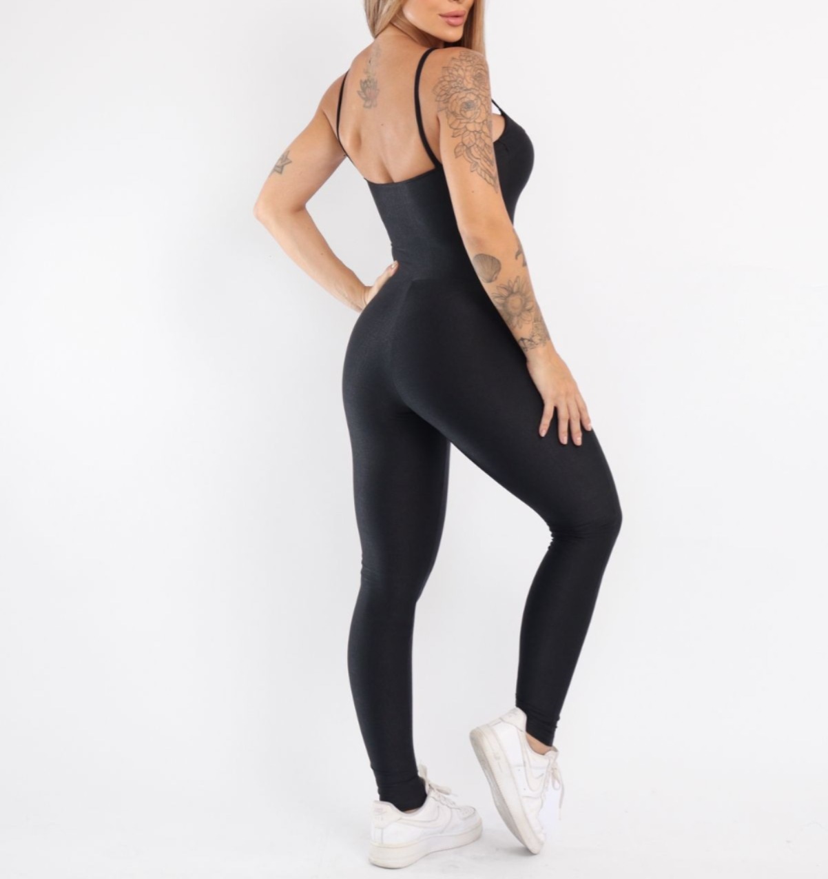 MACACÃO CELINA PRETO 3